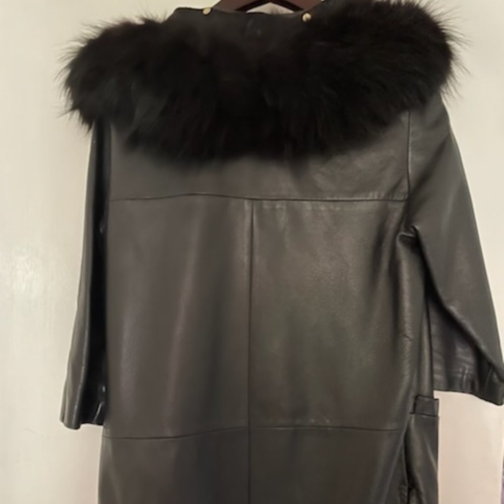 BLACK LEATHER COAT WITH REMOVABLE FUR COLLAR